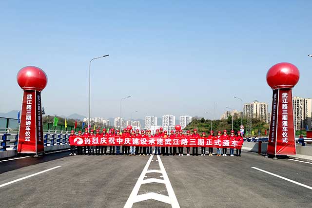 合影.jpg 合影.jpg